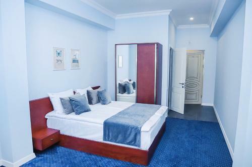 Grand F Hotel