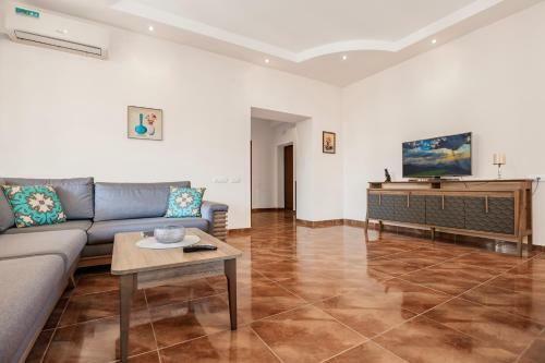 Stay Inn-royal Suite Apartments
