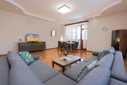 Stay Inn-royal Suite Apartments