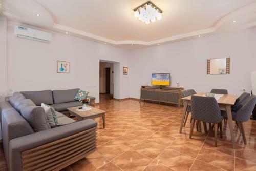 Stay Inn-royal Suite Apartments