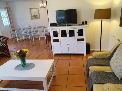 Hostal Paradiso Guesthouse & Self-catering Cottage