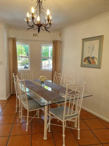 Hostal Paradiso Guesthouse & Self-catering Cottage