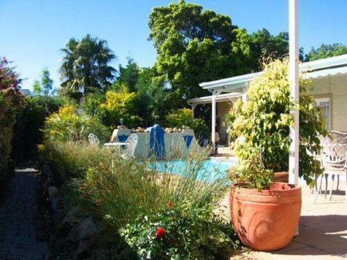 Hostal Paradiso Guesthouse & Self-catering Cottage