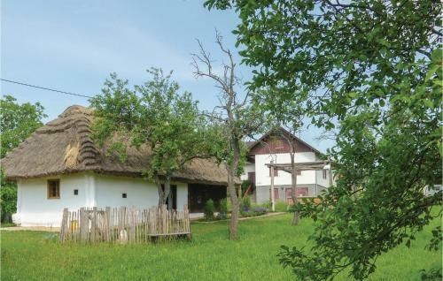 Awesome Home In Deutsch Sch�tzen W/ 2 Bedrooms
