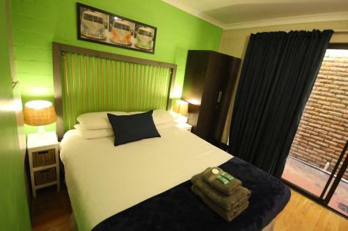 Saltycrax Backpackers And Surf Hostel