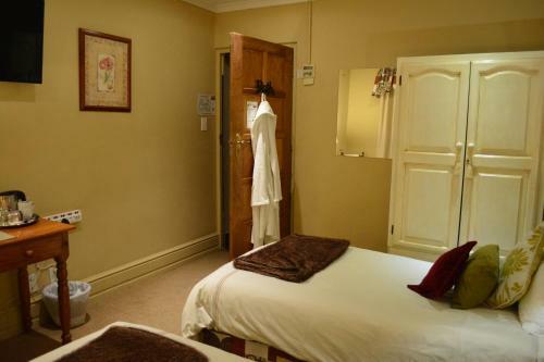 Hostal Le Chateau Guest House And Conference Centre
