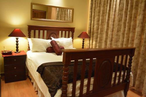 Hostal Le Chateau Guest House And Conference Centre