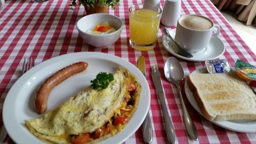 Hostal Le Chateau Guest House And Conference Centre