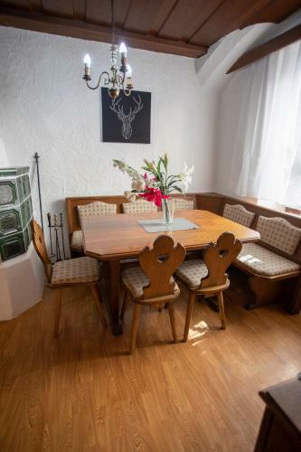 Hall City Traditional Old Town Apartment