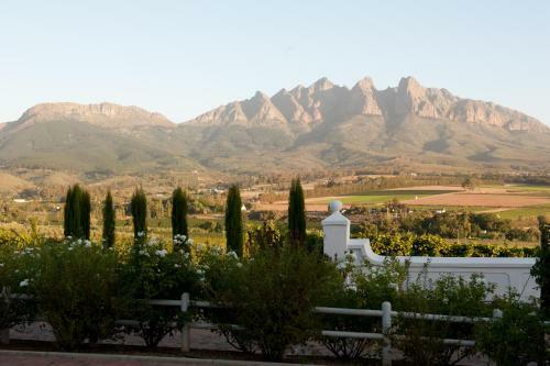 Hostal Val Du Charron Guest House & Wine Estate
