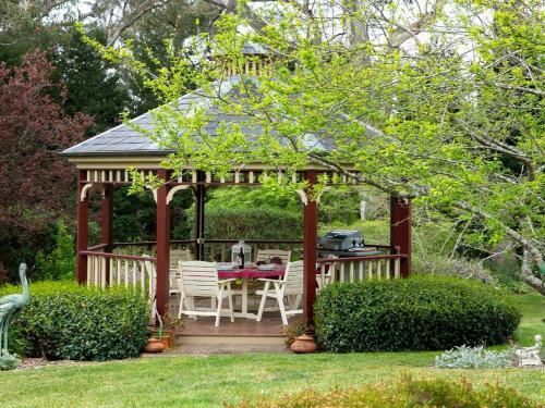 Old Mansfield Loft - Gardens, Gazebo And Getaways