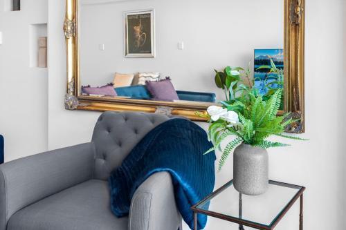 Stylish 2-bed Apartment With Sweeping River Views