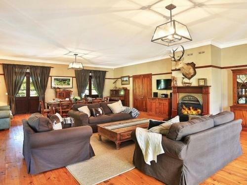 Sarnia - Period Home In Garden Oasis With Pool