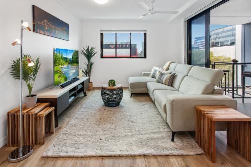 Rooftop Pool, Bbq And Gym At Chic Valley Apartment