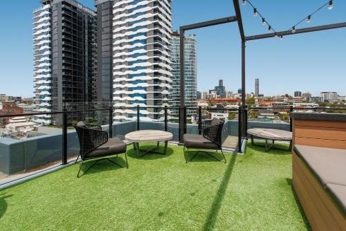 Rooftop Pool, Bbq And Gym At Chic Valley Apartment