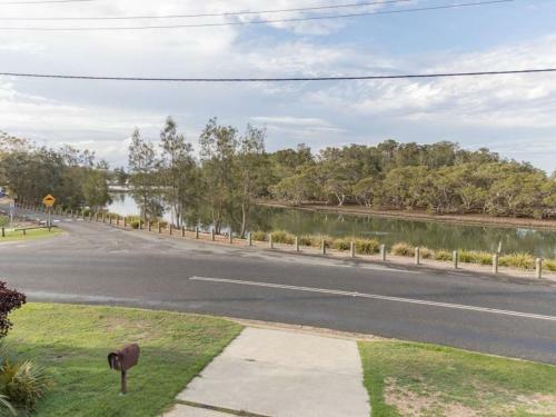 Kookas Nest - Waterfront Home, Tranquil Setting