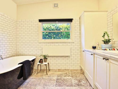 Poppy Cottage-delightful Pet Friendly Weatherboard