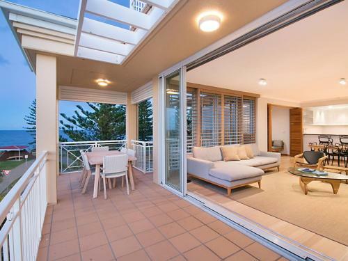 Orion Unit 7 - Luxury Apartment Overlooking Snapper Rocks