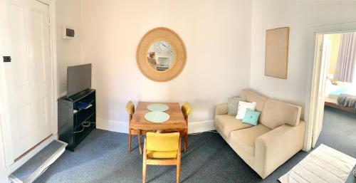 New England Rest Apartments-unit A