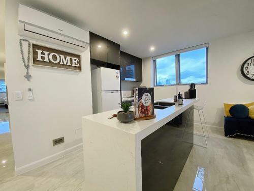 Stunning Waterfront 3bed Modern Apartment