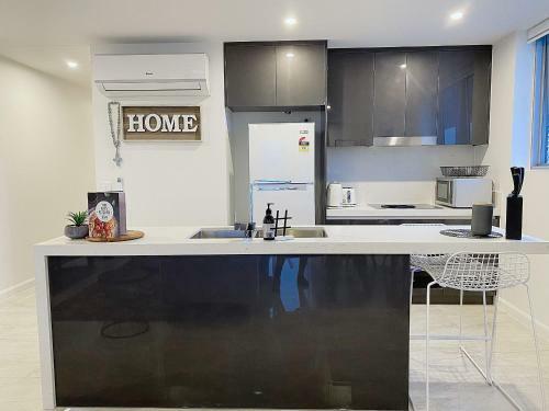 Stunning Waterfront 3bed Modern Apartment