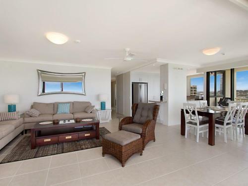 Carool Unit 25 - 10th Floor With Great Views From This 3 Bedroom Unit