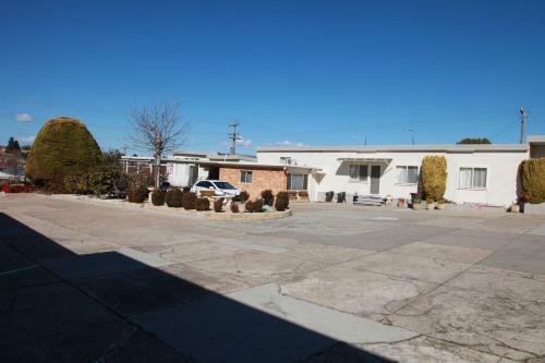 Hillview Motel