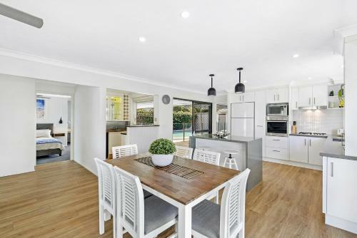 Homely Getaways In Broadbeach Waters