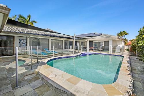 Homely Getaways In Broadbeach Waters