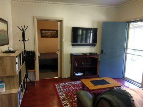 Cockatoo Cabin