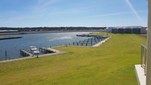 Apartamento Island Waterfront Getaway - Wifi