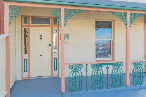 4 Bedroom House - Hobart Cbd - Free Parking