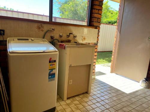 Bromeliads Unit 2 7 Ballanda Crescent