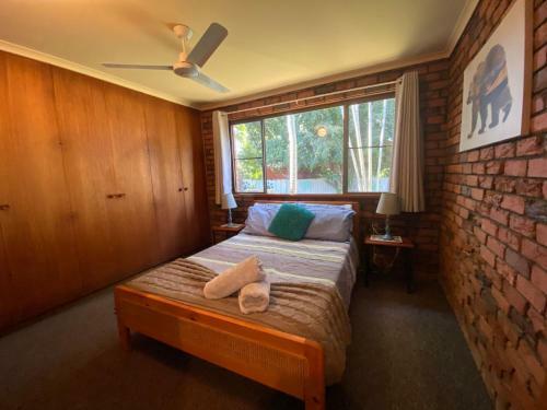 Bromeliads Unit 2 7 Ballanda Crescent