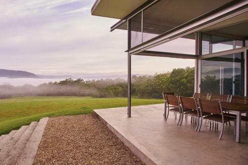 Bundaleer - Architect Designed, Stunning Views!