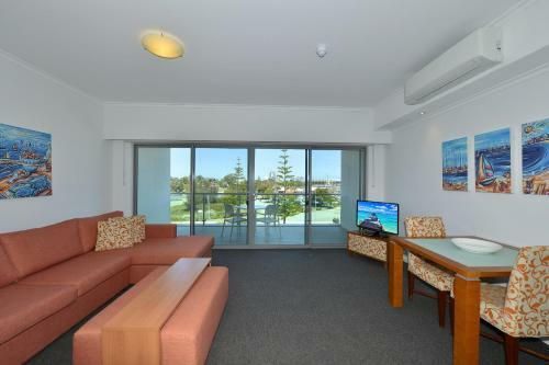 Sea Side 104