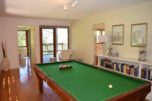 Stunning Beach Views, 4 Bed, Sleeps 8, Pool Table, Wifi- Lorne