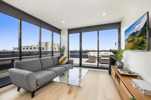 Luxe 3-bed Apartment Near Lygon St Bars And Dining