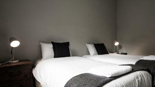 Readyset Apartments On Altona