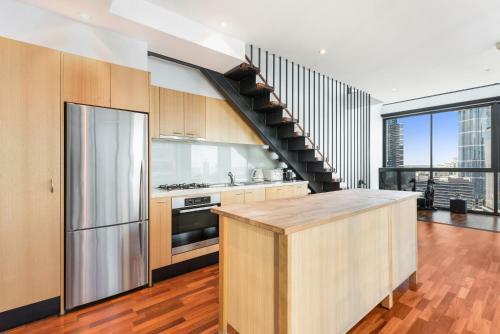 Incredible City Views In Designer Cbd Apartment