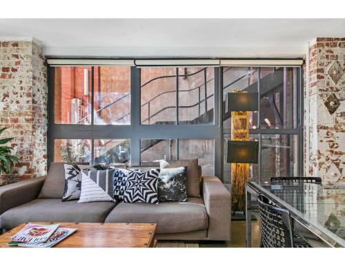 Chic Warehouse Apartment In Hipster, Foodie Hub