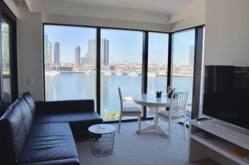 Apartamento 2bd Apt W Stunning Views In High Rise - Docklands