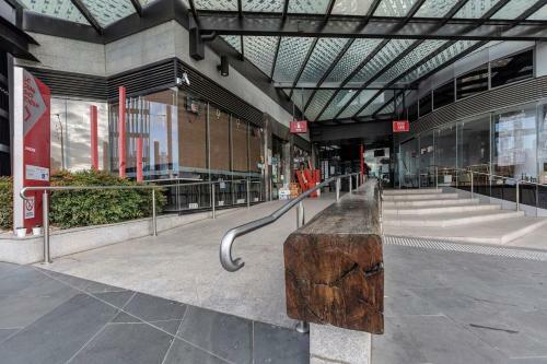 2bedroom Apartment With Views In Docklands Next To Cbd & Marvel Stadium