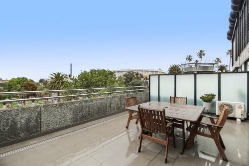 One-bed Apartment With Balcony And Luna Park Views