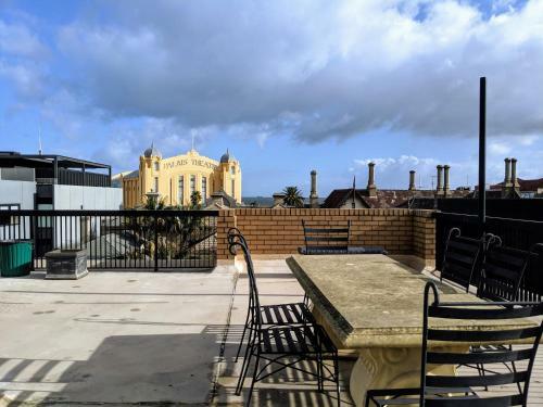 Acland Street Studio Apartment Free Parking