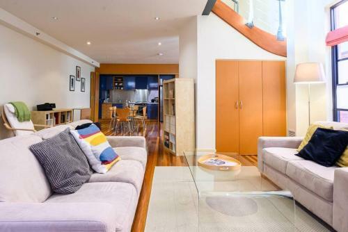 Brooklyn Warehouse Vibe Mins To St Kilda & Cafes