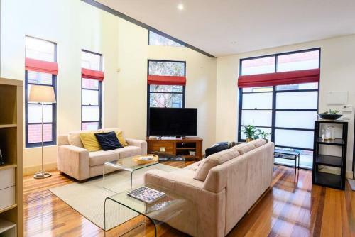 Brooklyn Warehouse Vibe Mins To St Kilda & Cafes
