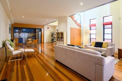 Brooklyn Warehouse Vibe Mins To St Kilda & Cafes