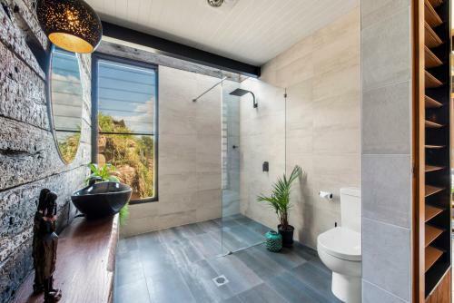 Hilltop Hideaway Luxury Style