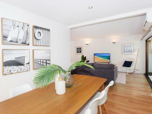 Windmill 4 - Two Bedroom Beachside Apartment On Parkyn Parade!